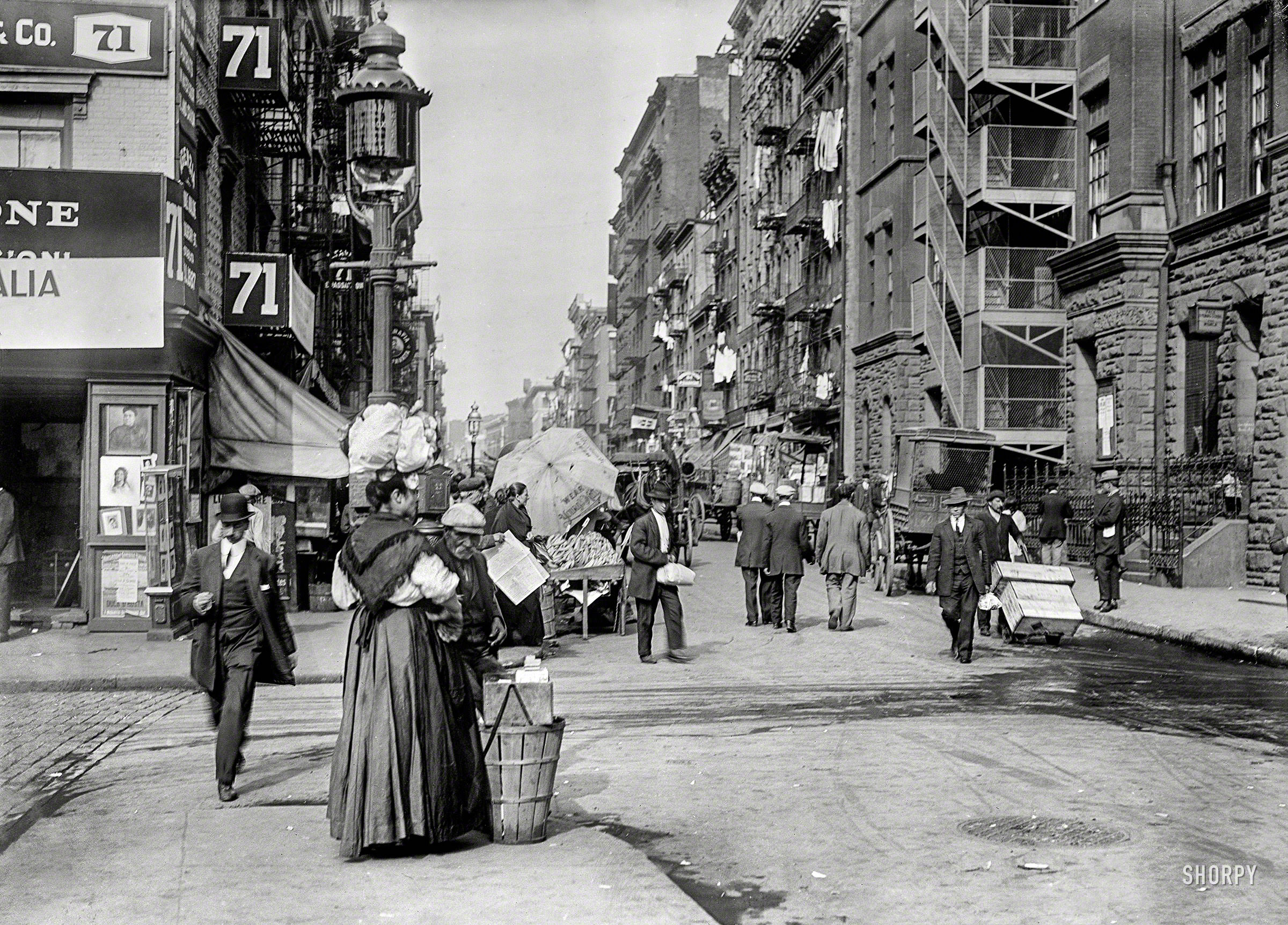 C. 1900. The soundtrack of the city was dreams in the air.